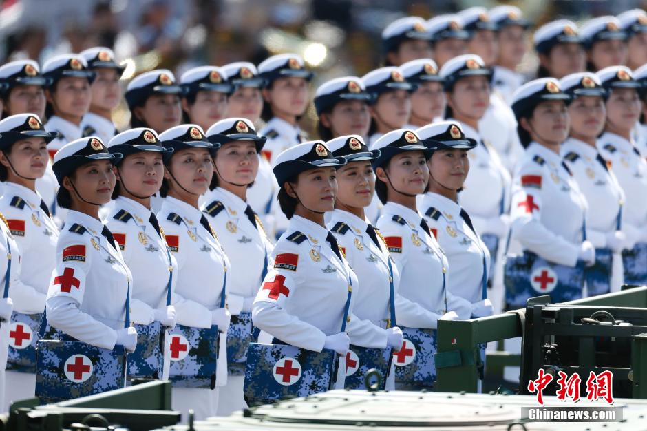阅兵最漂亮的中国女兵图片——荣耀与力量的展现，阅兵式上的中国女兵风采，荣耀与力量的展现