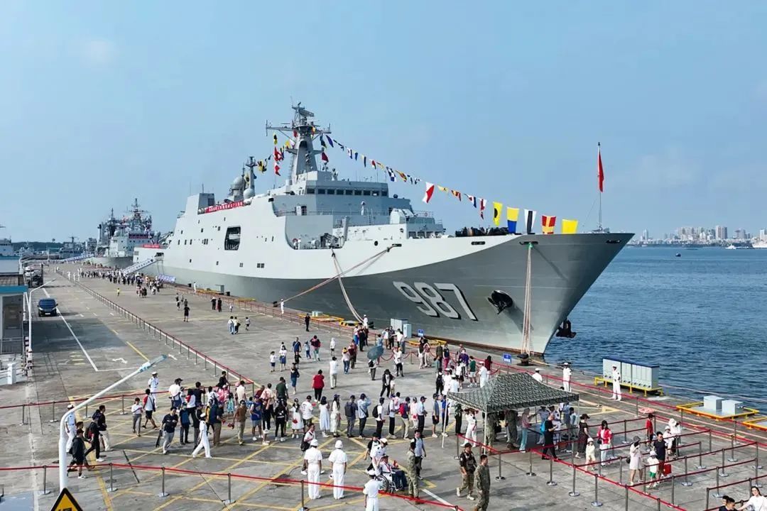 汕头海军装备的现代化军舰，捍卫海洋的力量，汕头现代化海军装备，捍卫海洋的军舰力量