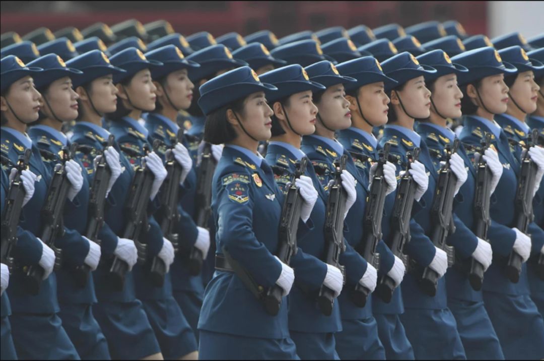 女兵方队视频大全，展现铿锵玫瑰的英勇风采，女兵方队视频大全，铿锵玫瑰的英勇风采展示