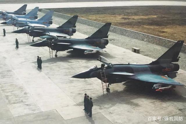 跨越时空的飞翔——纪念歼-10战机在1998年的首飞之旅，歼-10首飞之旅，跨越时空的飞翔纪念