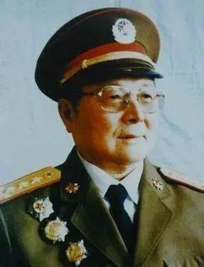 元帅大将上将中将少将名单，中国军事领袖的璀璨群星，中国军事领袖璀璨群星，元帅大将上将中将少将名单全解析